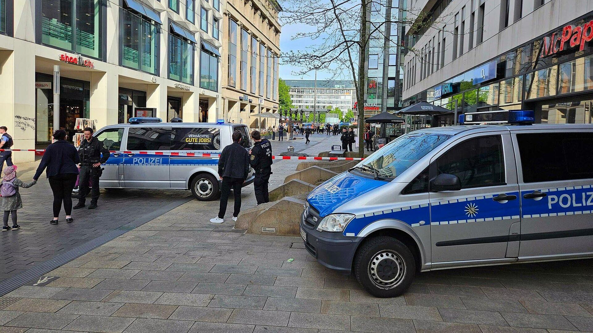Глава МВД Саксонии назвал ЧП в Лейпциге актом массового нападения