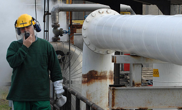 Шмыгаль пообещал пока не перекрывать транзит российской нефти в Европу