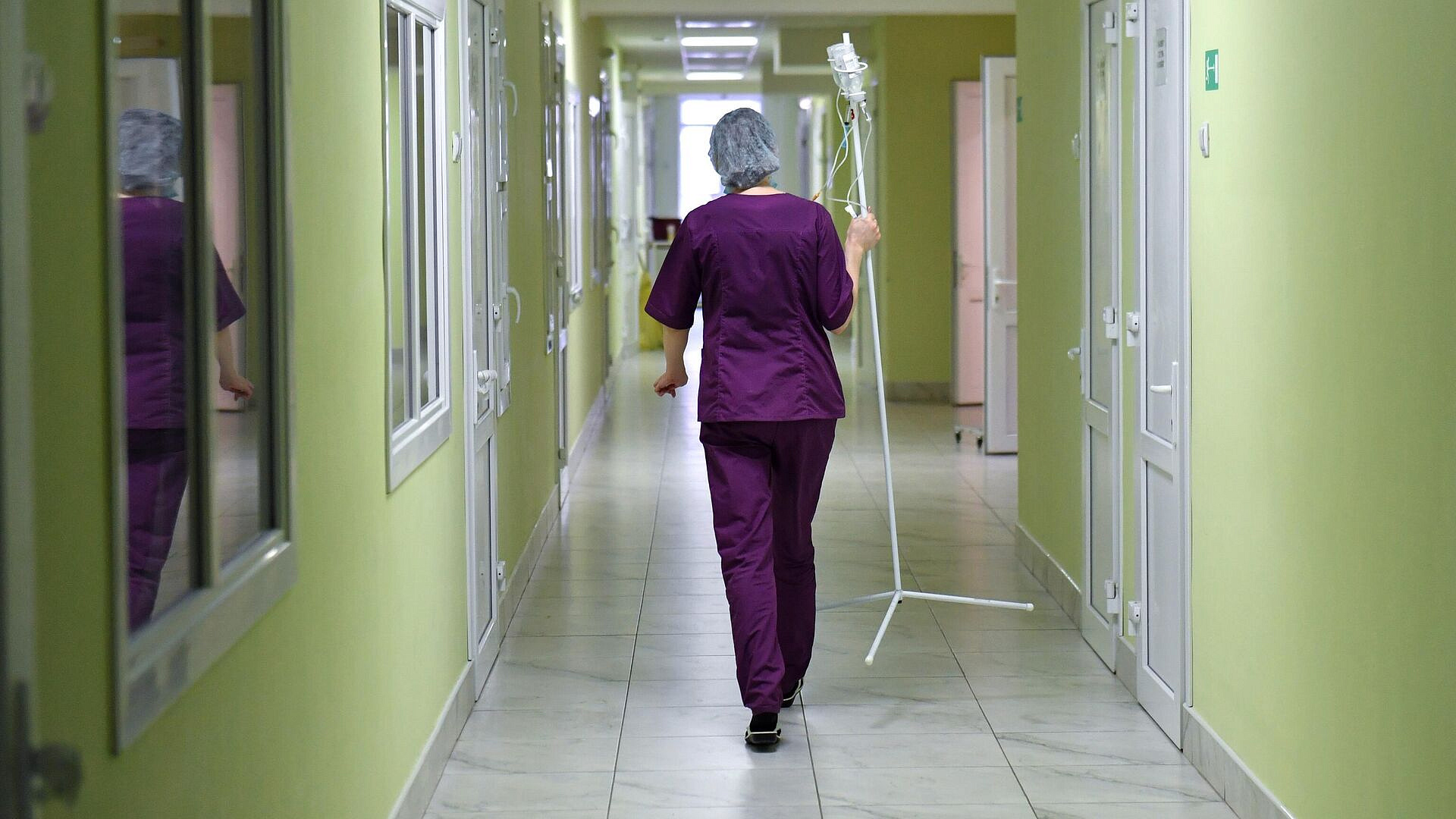 Онищенко объяснил, зачем врачам нужна цветная форма