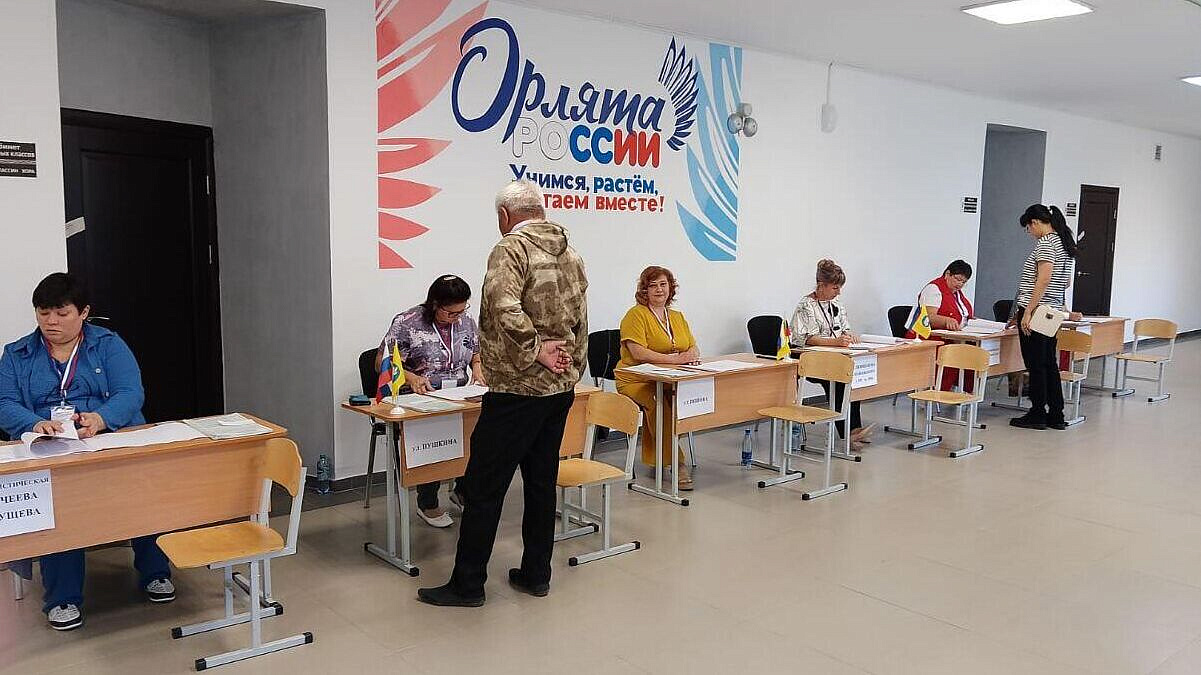 Явка на выборах главы Калмыкии к середине дня составила 52 процента