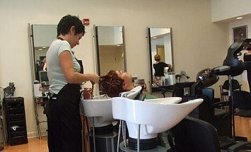 Салоны красоты в России стали чаще закрываться, показало исследование