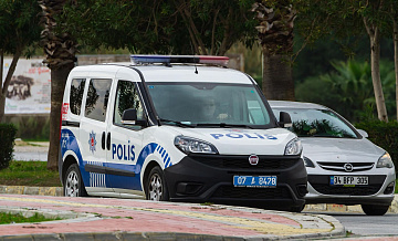 В Стамбуле четверо полицейских пострадали при нападении мужчины с ножом