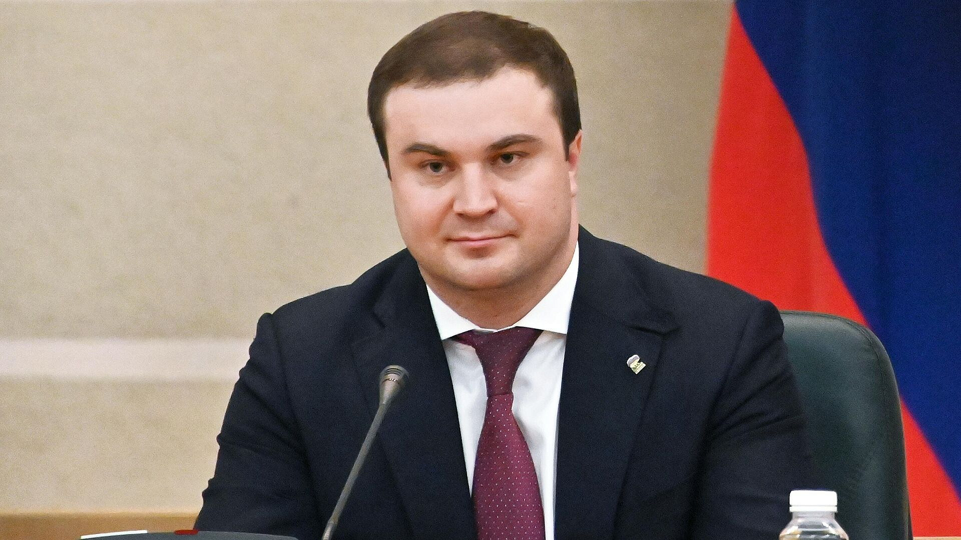 Омский губернатор поработал водителем у избирательной комиссии