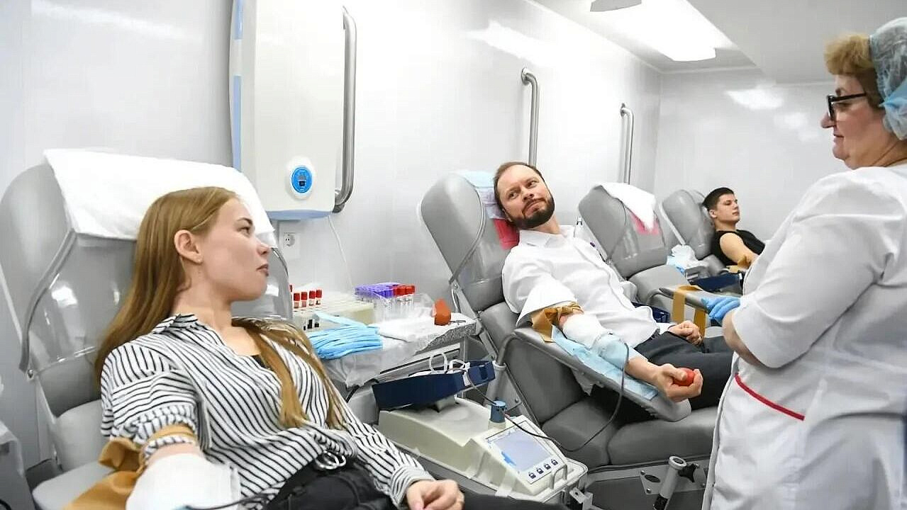 Виталий Королев в День донора сдал кровь вместе с жителями Твери
