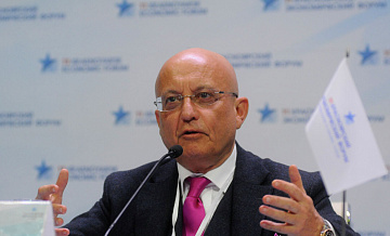 Политолог рассказал Такеру Карлсону о пользе антироссийских санкций