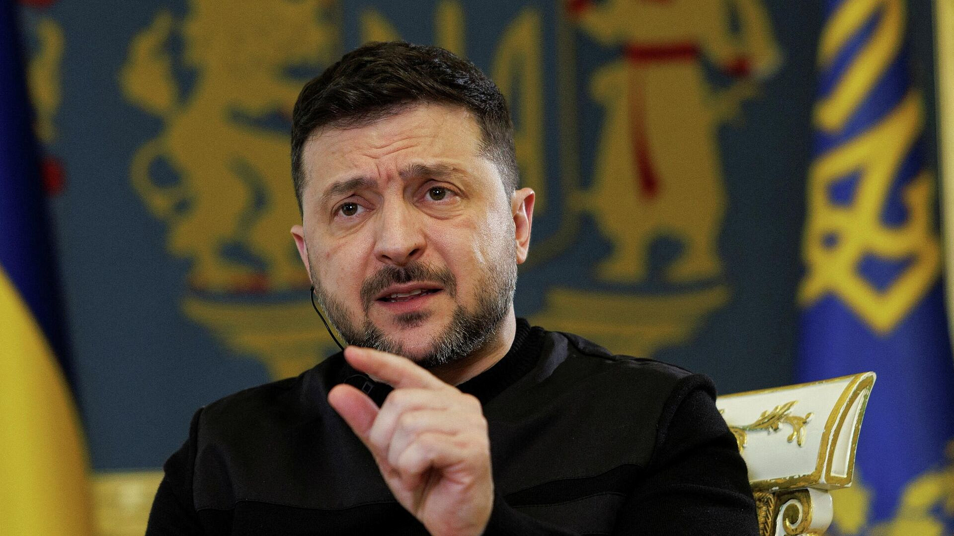 Зеленский взялся за тотальную милитаризацию образования, заявил Медведчук