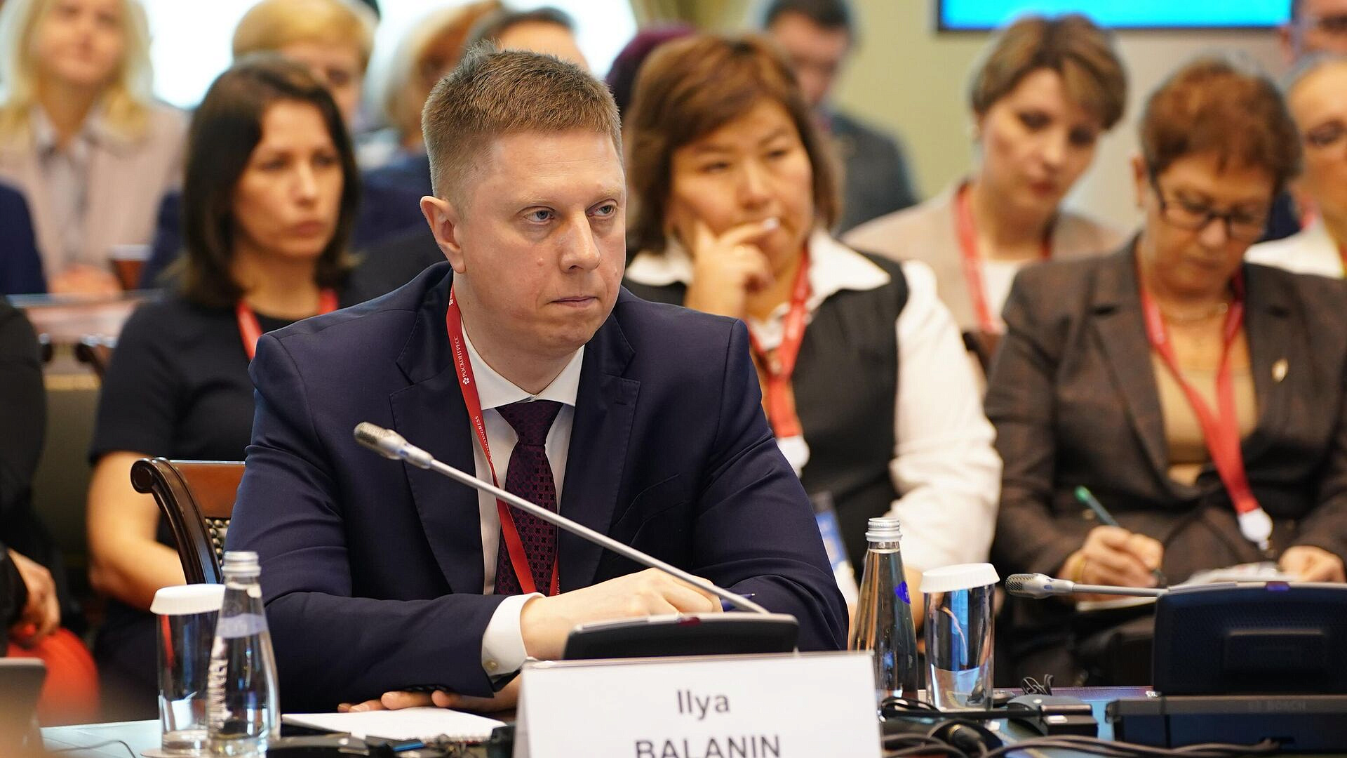 Глава ФОМС назвал основную задачу страховых представителей