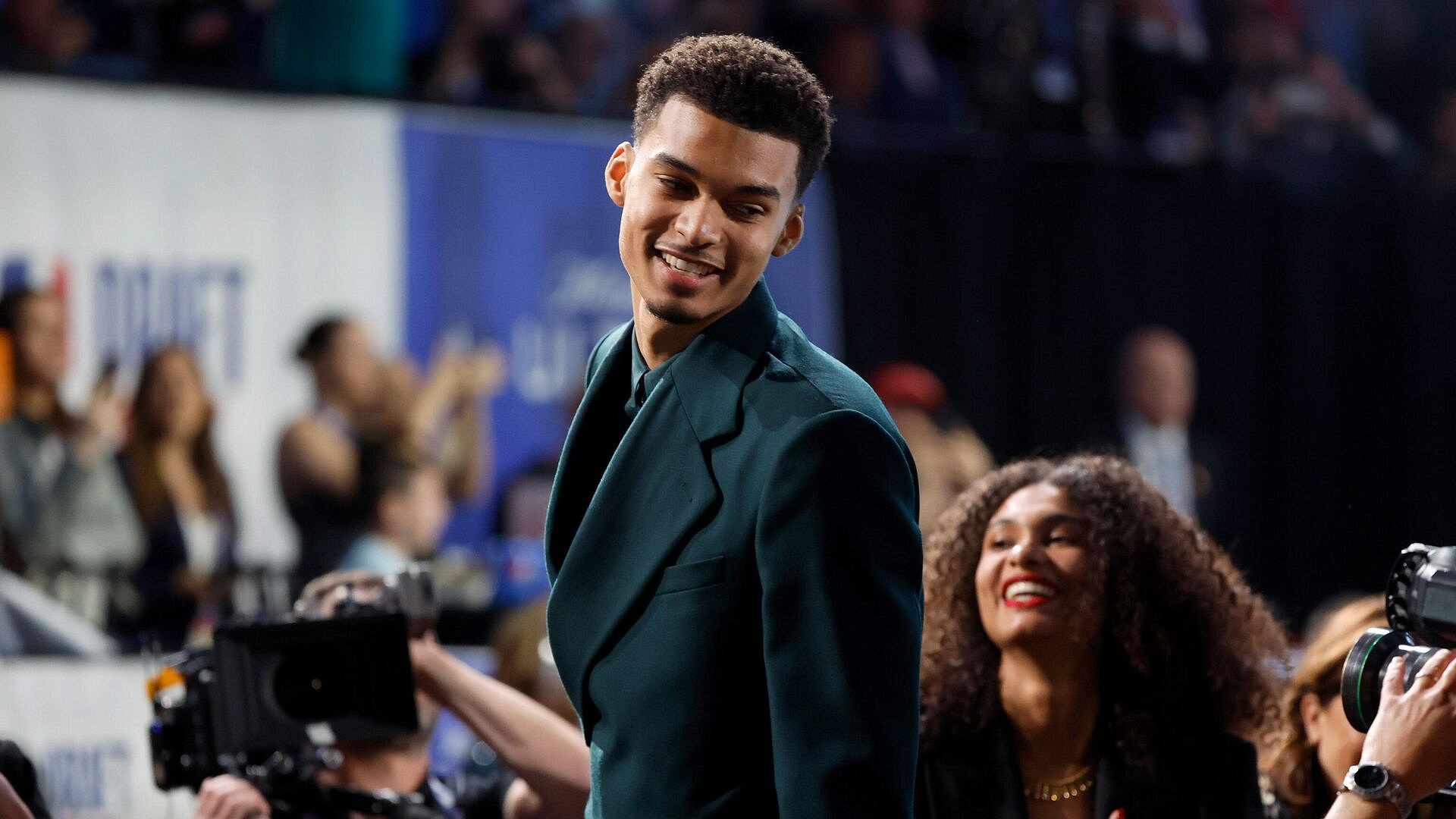 Вембаньяма и Хирро признали лучшими игроками недели в НБА