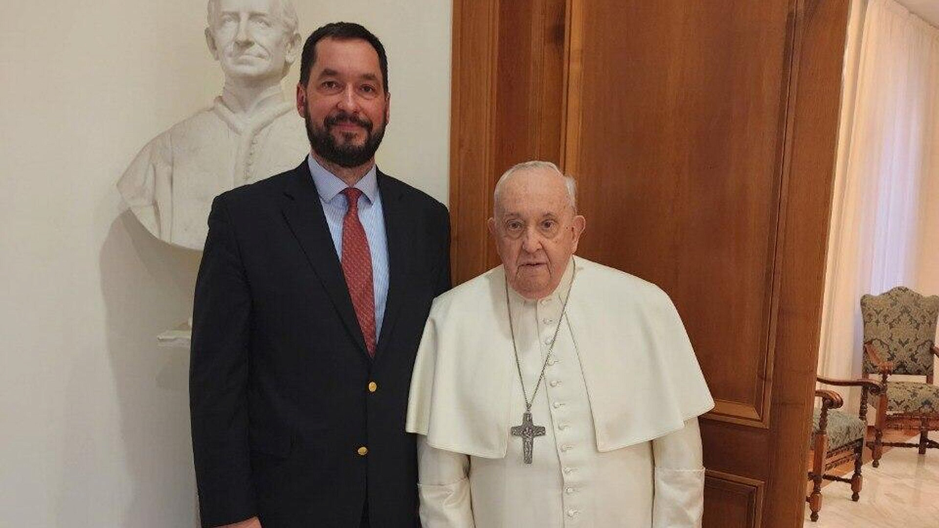 Папа Римский присвоил дворянский титул членам российской семьи