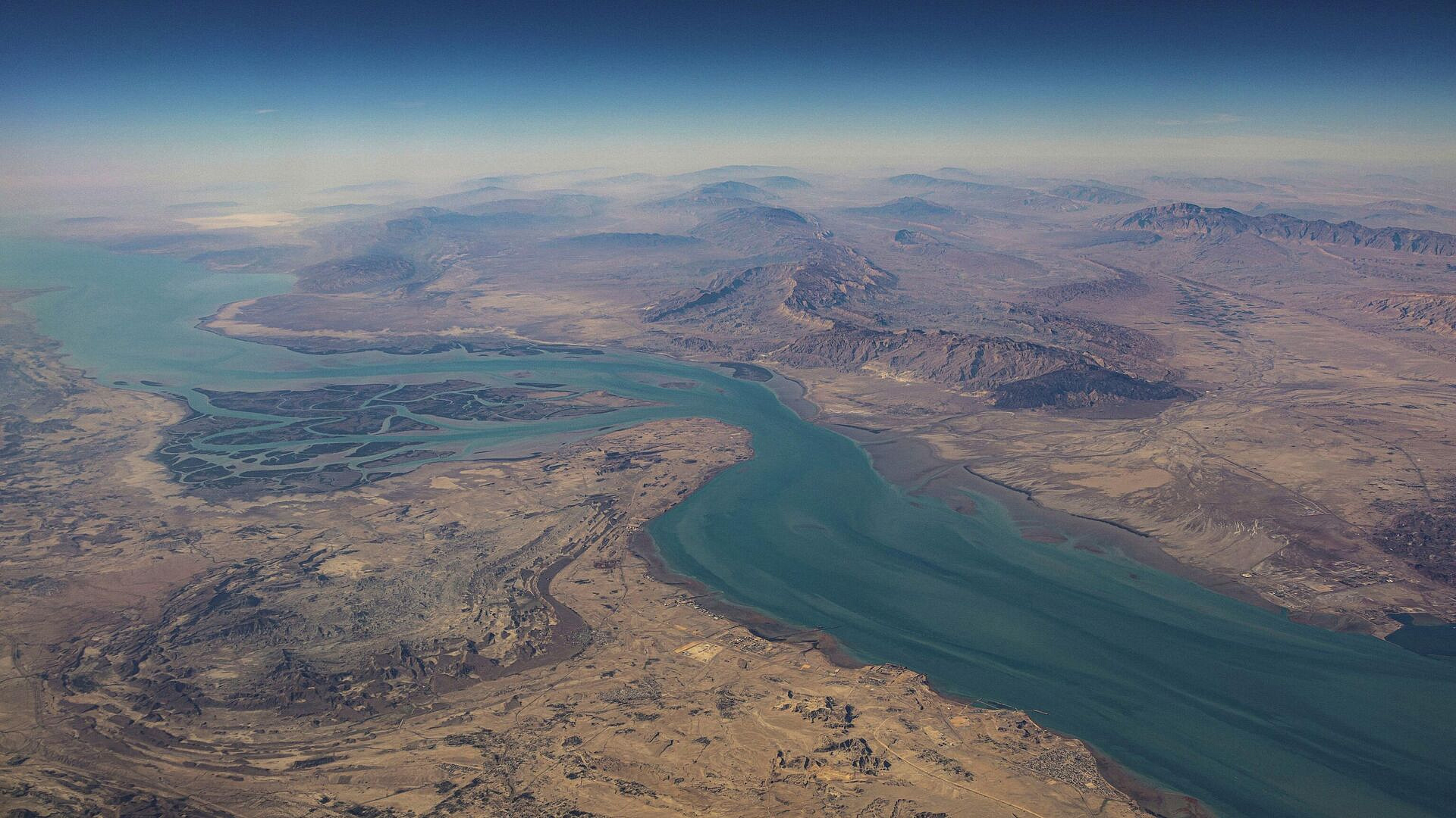 Трамп пригрозил Ирану ударами в случае закрытия Ормузского пролива