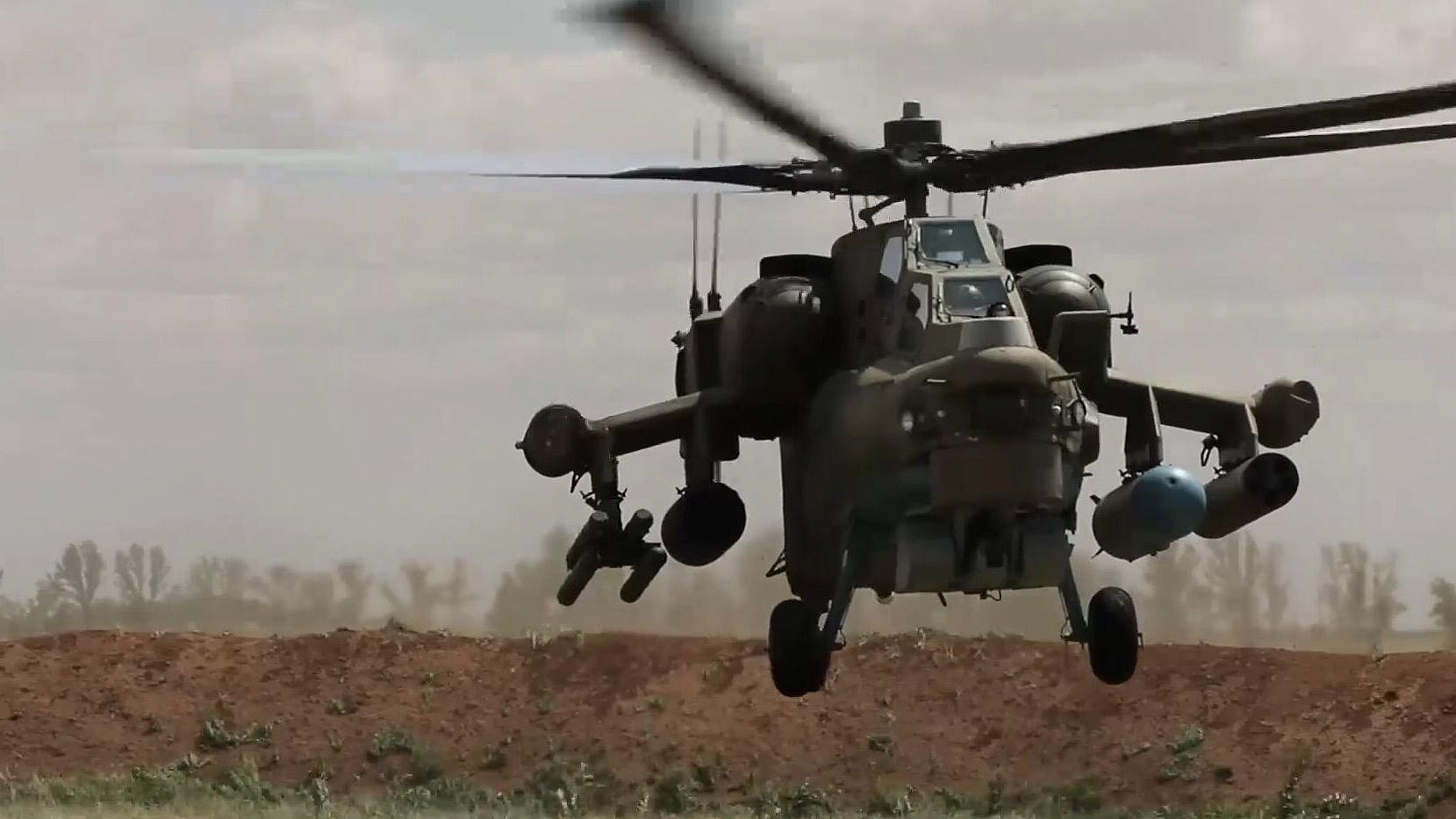 Ми-28НМ нанесли удар по "противнику" в ходе учений "Запад-2025"