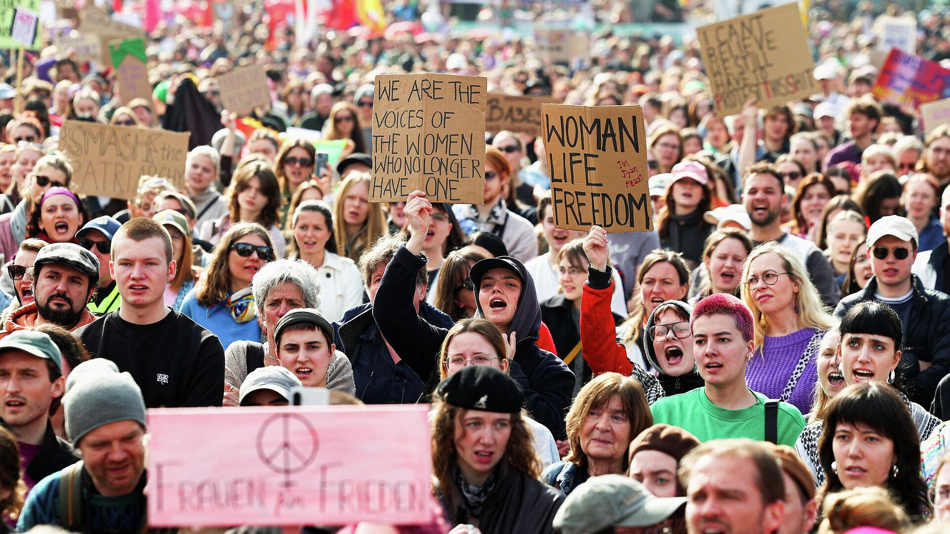 В Берлине в Международный женский день прошла массовая демонстрация