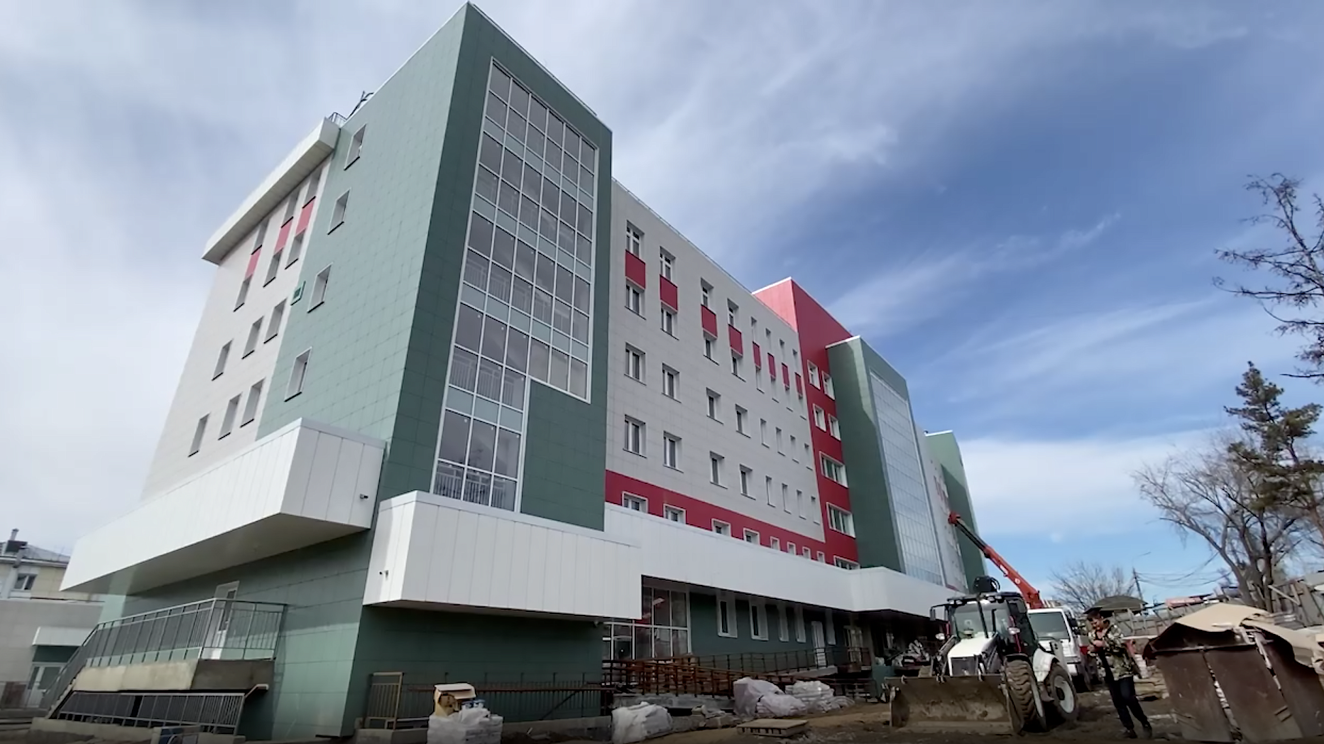 В Приморье строят еще семь поликлиник, сообщил Кожемяко