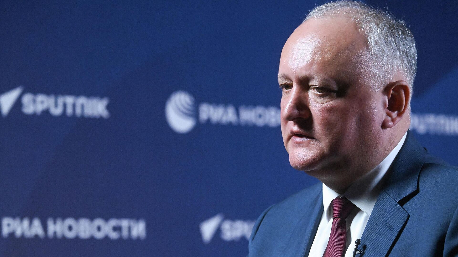 Додон обвинил Санду в нарушении нейтралитета Молдавии