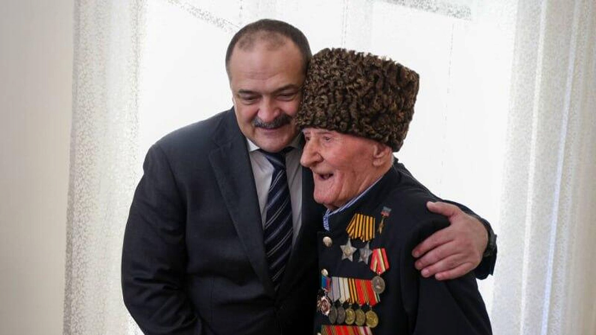 Столетнего ветерана ВОВ из Дагестана удостоили звания Героя России