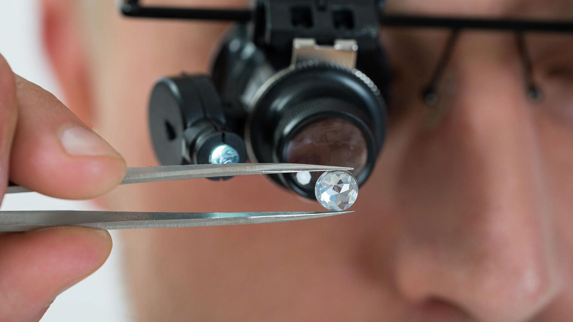 Эксперт прокомментировал запрет на импорт непромышленных алмазов в Японию