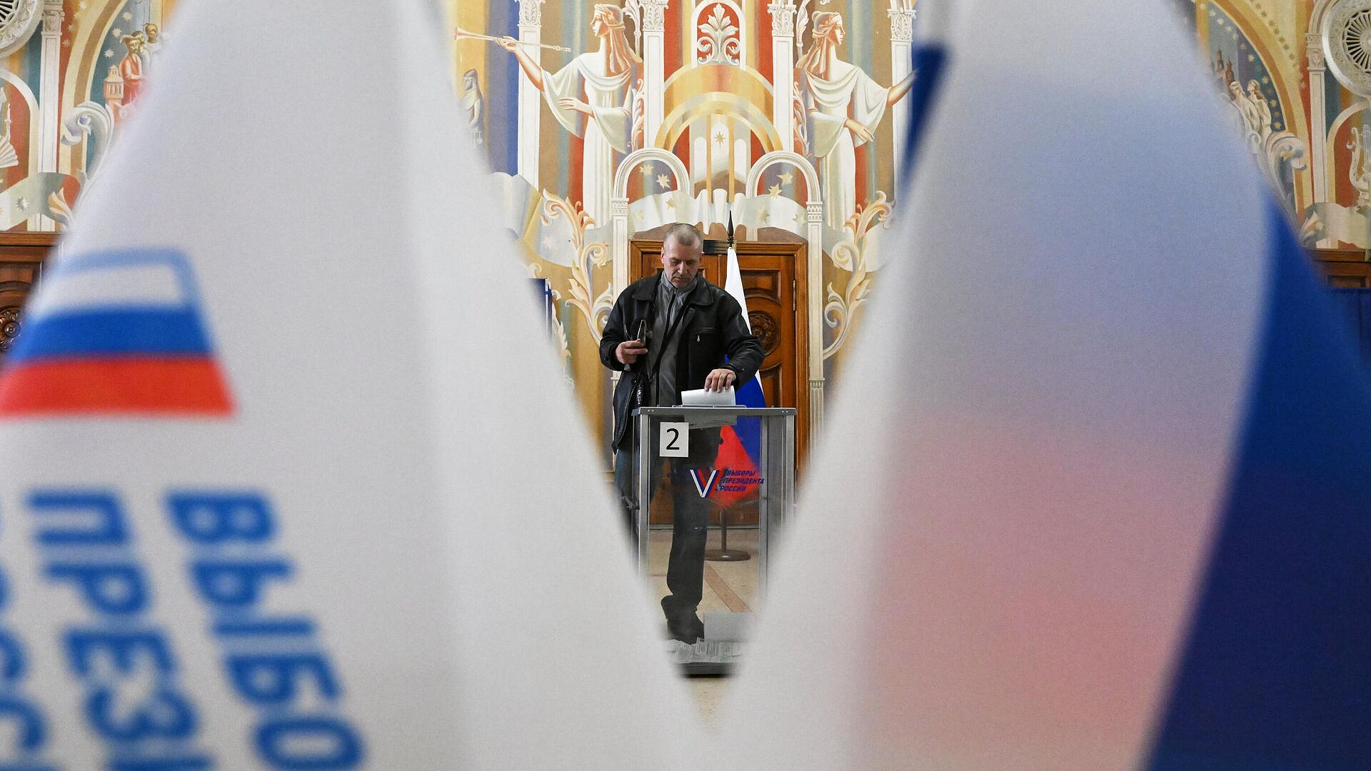 Наблюдатели не выявили нарушений на участках в ЛНР