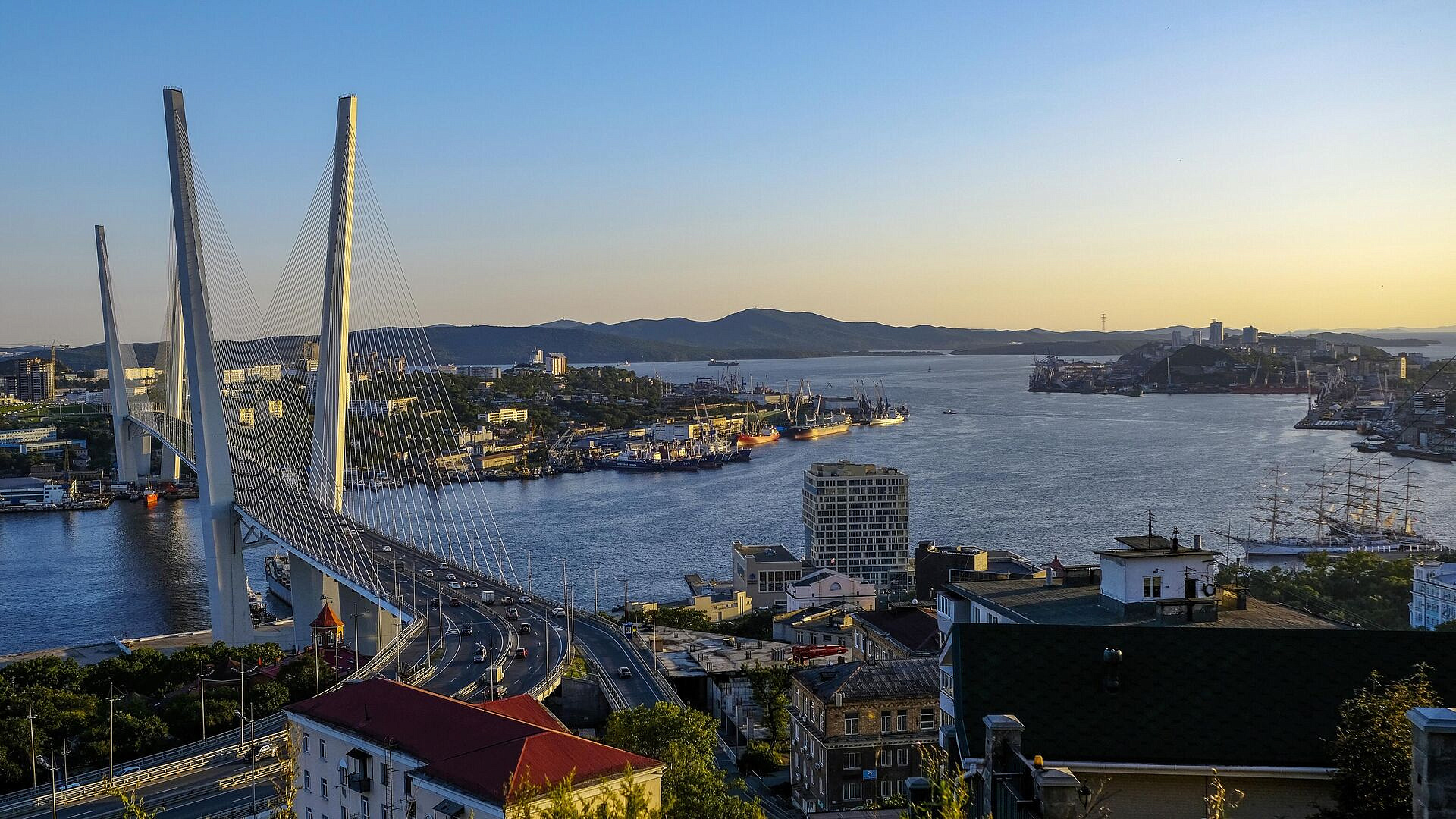 Во Владивостоке стартовал автопробег, посвященный 80-летию Победы