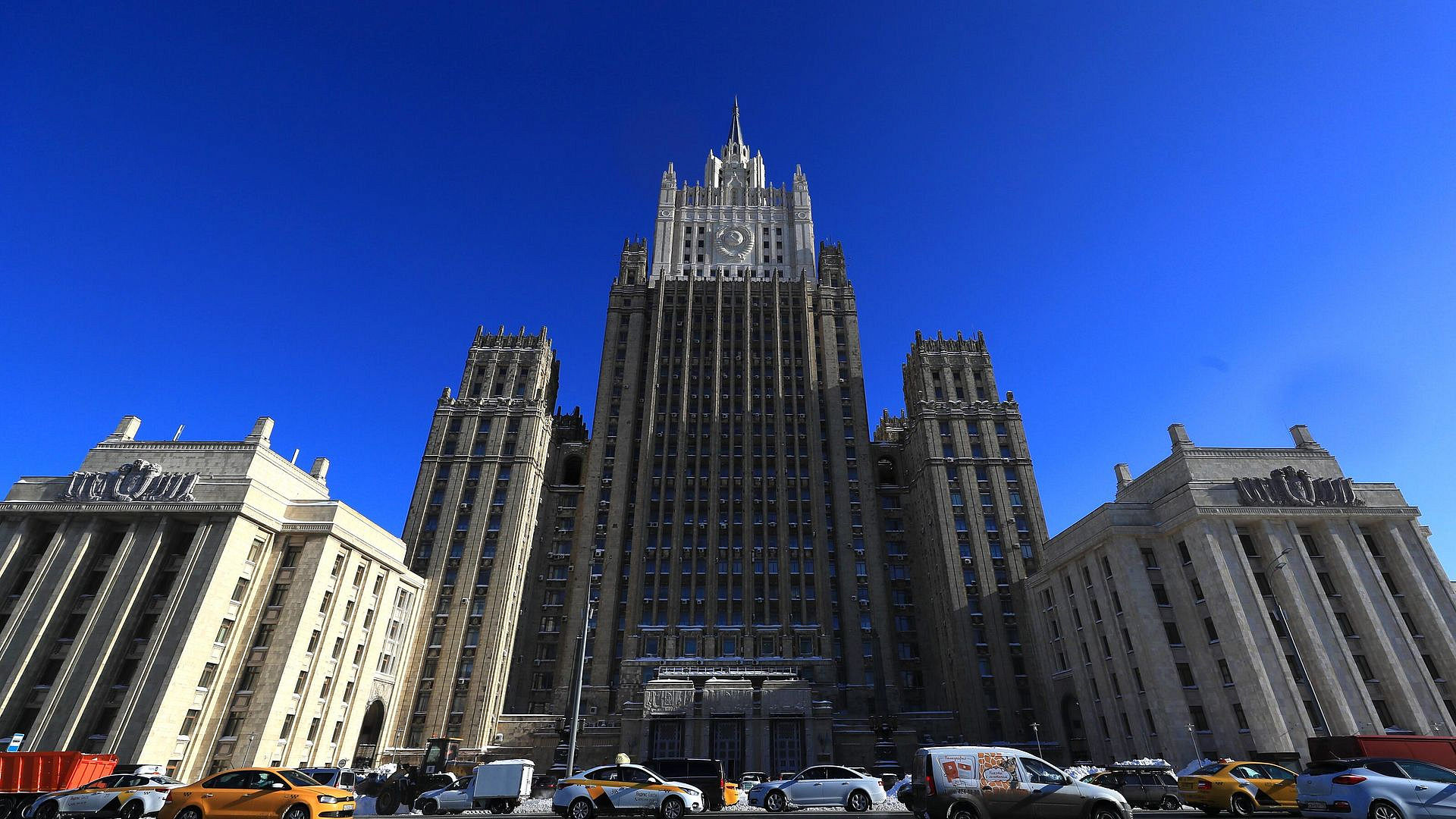 Власти киевского режима делают многое ради медийного эффекта, заявили в МИД