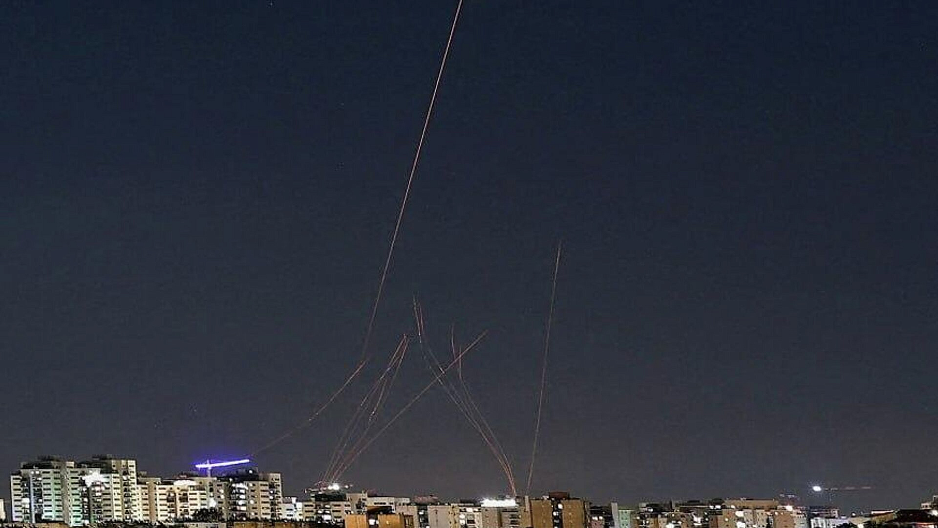 СМИ: в Тель-Авиве прогремели взрывы