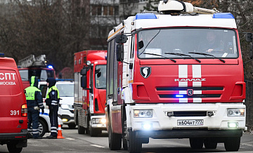 В округе в Москве пожар вспыхнул в доме и бане