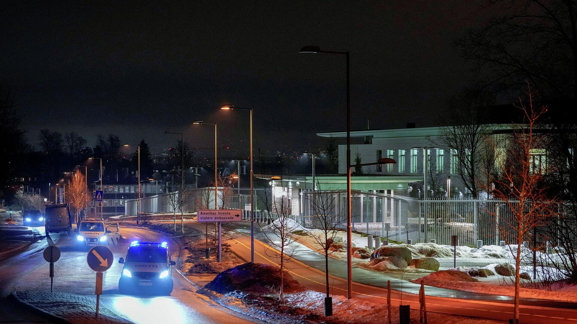 Полиция усилила безопасность в Осло после взрыва у посольства США