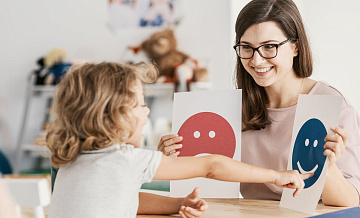 Психиатр предупредил о последствиях "романтизации" аутизма