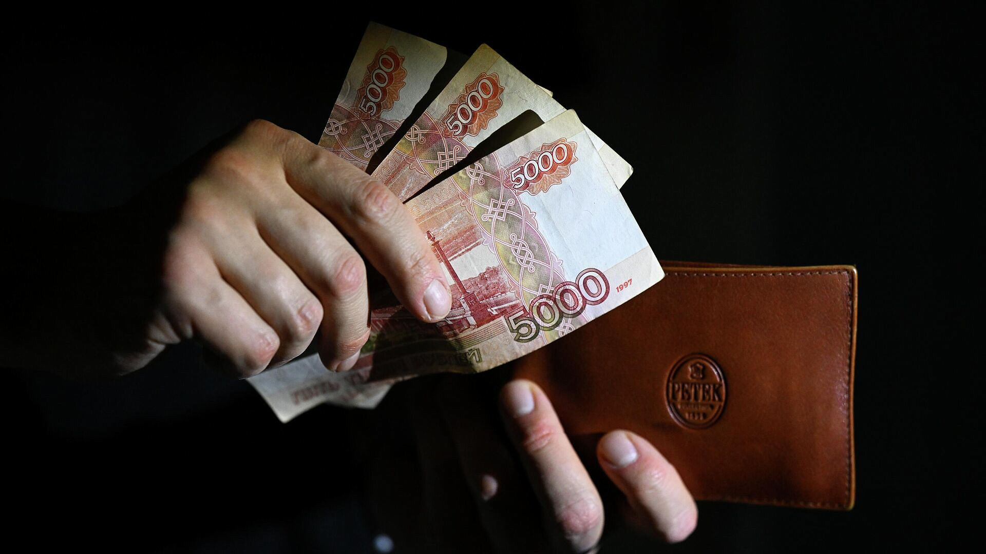 Россиянки озвучили бюджет на подарки к 23 Февраля