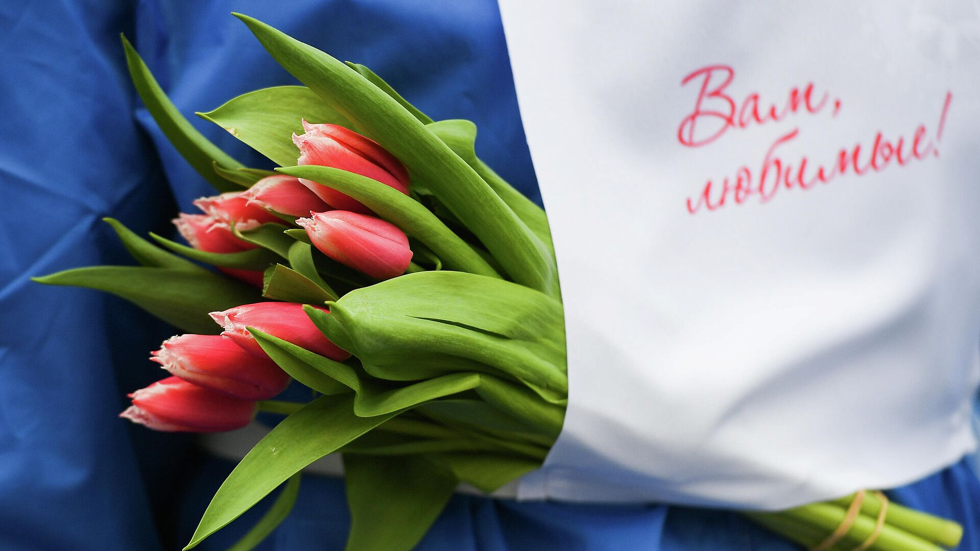 Открытки с 8 марта: 70 красивых картинок с поздравлениями для женщин