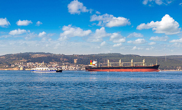 Транзит судов через Дарданеллы приостановлен из-за поломки сухогруза