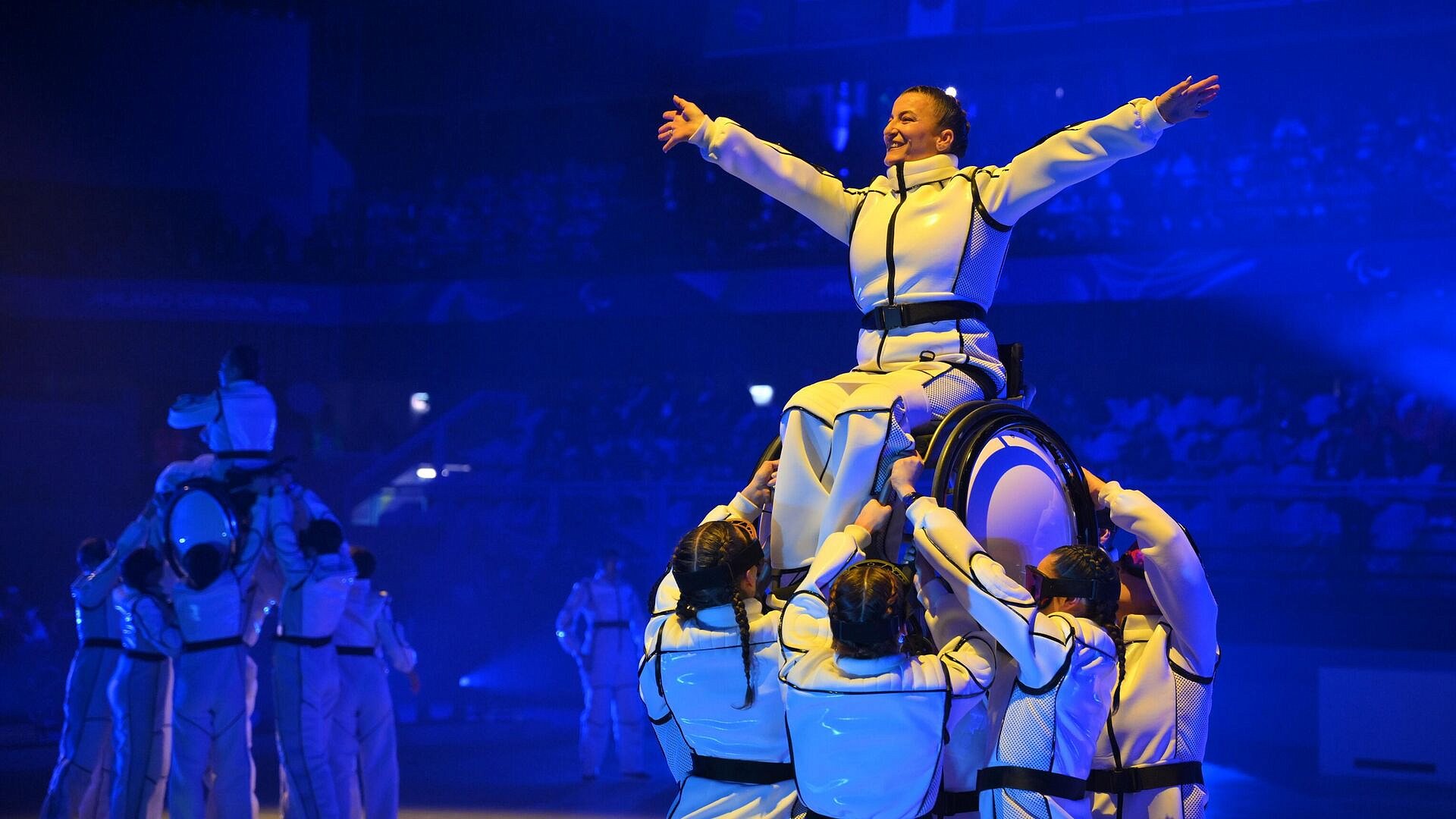 Российские паралимпийцы вышли на церемонию закрытия Игр с флагом страны