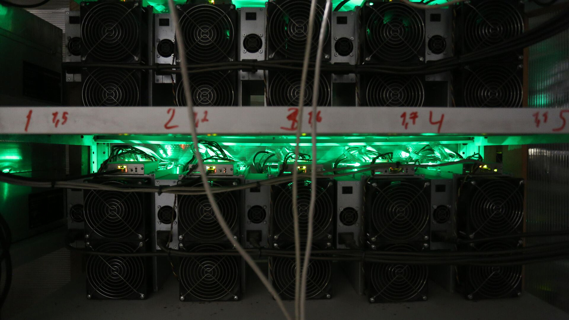 В Бурятии выявили ферму для майнинга криптовалюты, установленную в КамАЗе