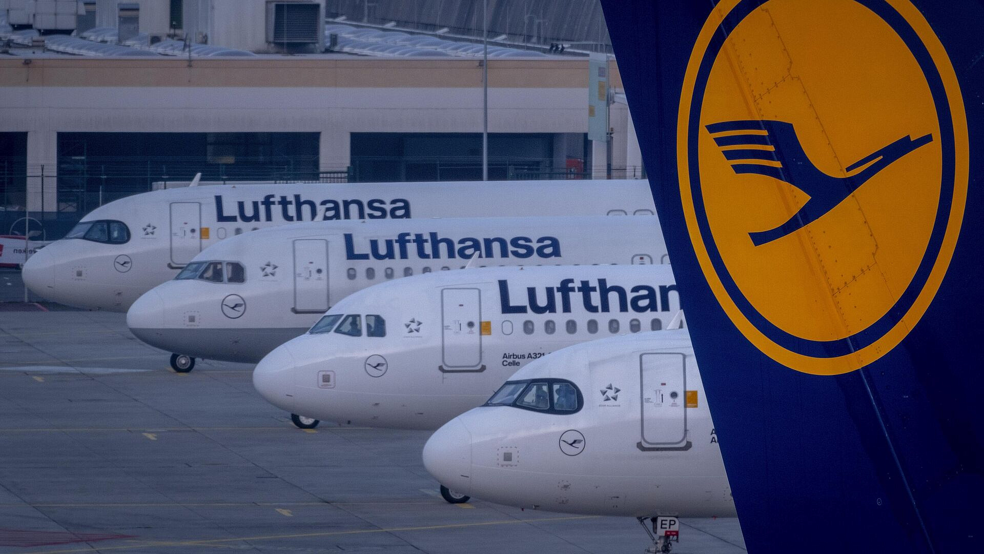 Во Франкфурте самолет Lufthansa получил повреждения, сообщил Flightradar24