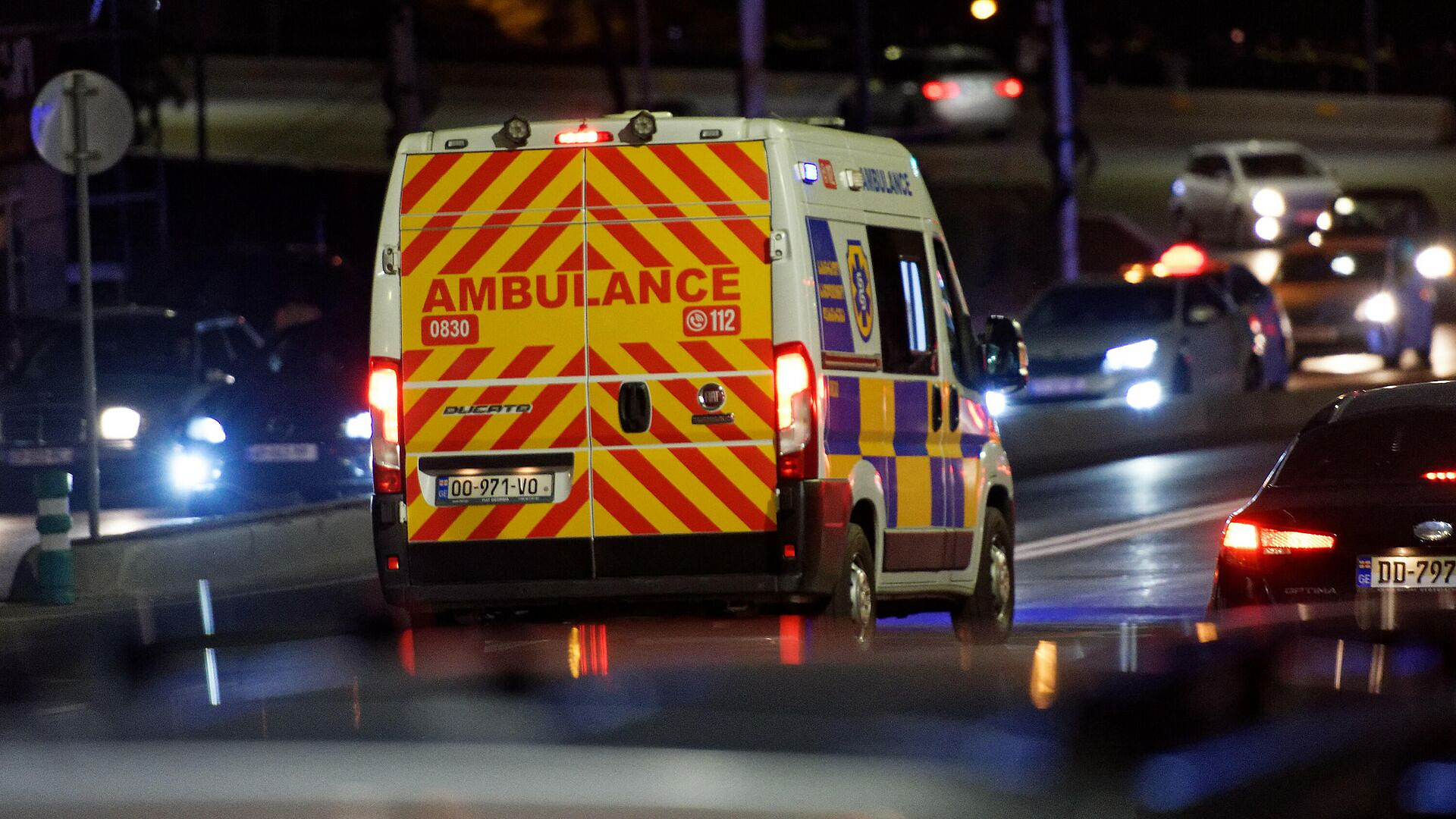 В Тбилиси медики оказывают помощь пострадавшим митингующим