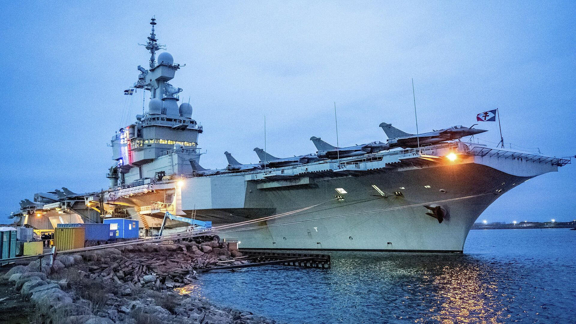 Авианосец "Шарль де Голль" направляется в  Восточное Средиземноморье 