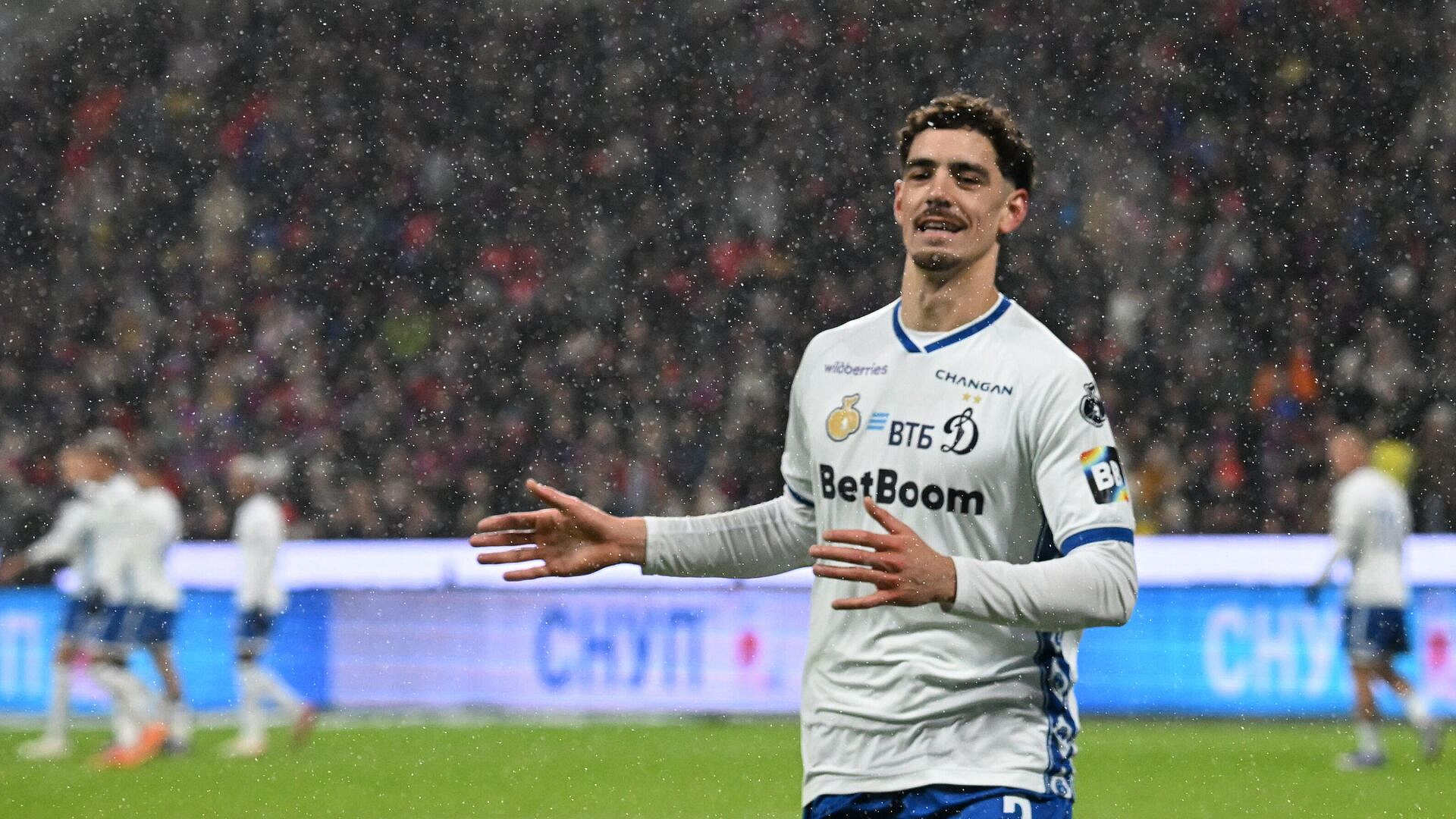 "Динамо" после первого тайма в большинстве обыгрывает ЦСКА в РПЛ