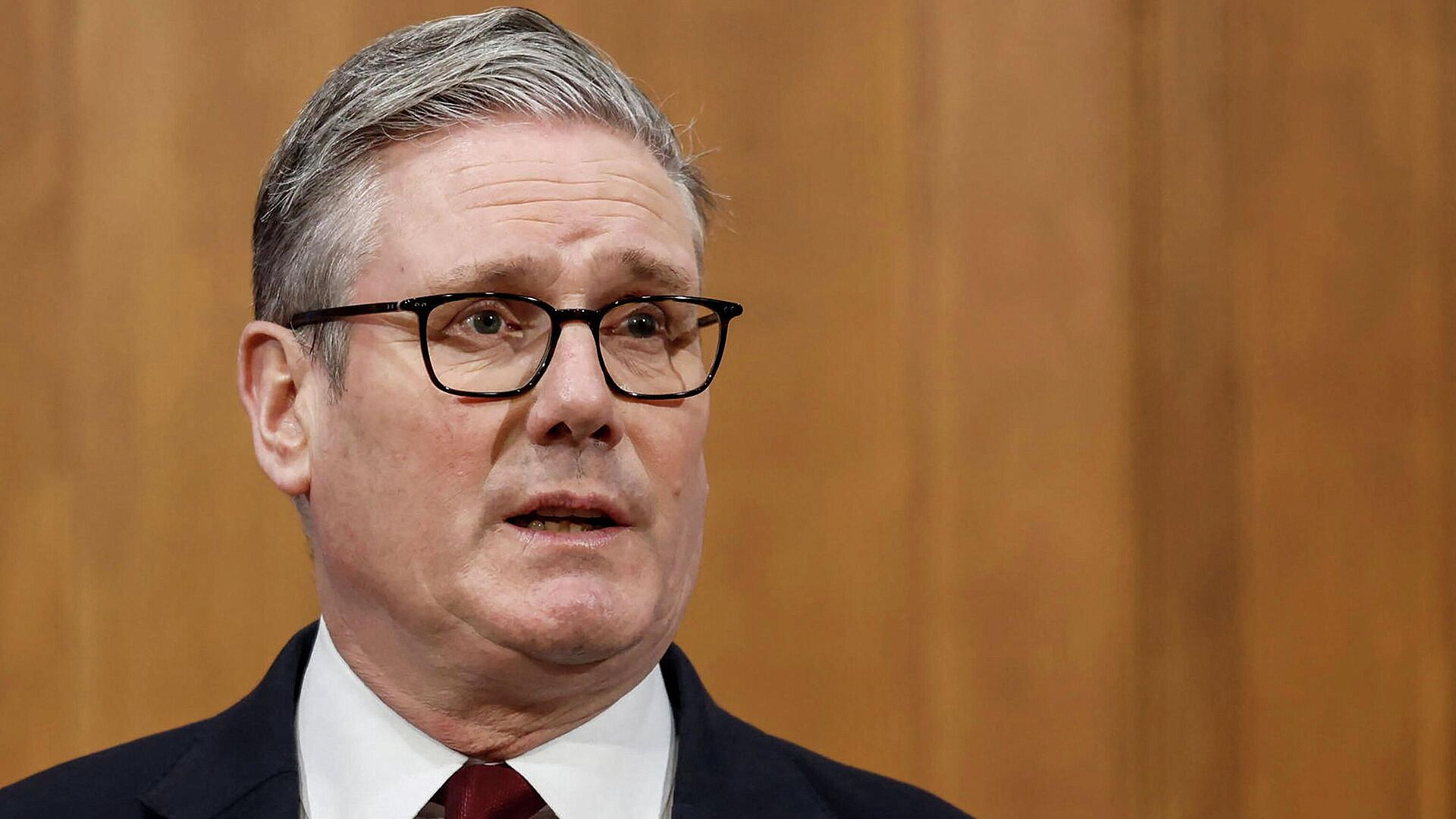 Стармер признал, что Запад воюет на два фронта