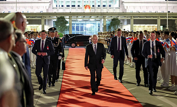 Путин перед вылетом из Китая поговорил с вице-премьером Госсовета КНР