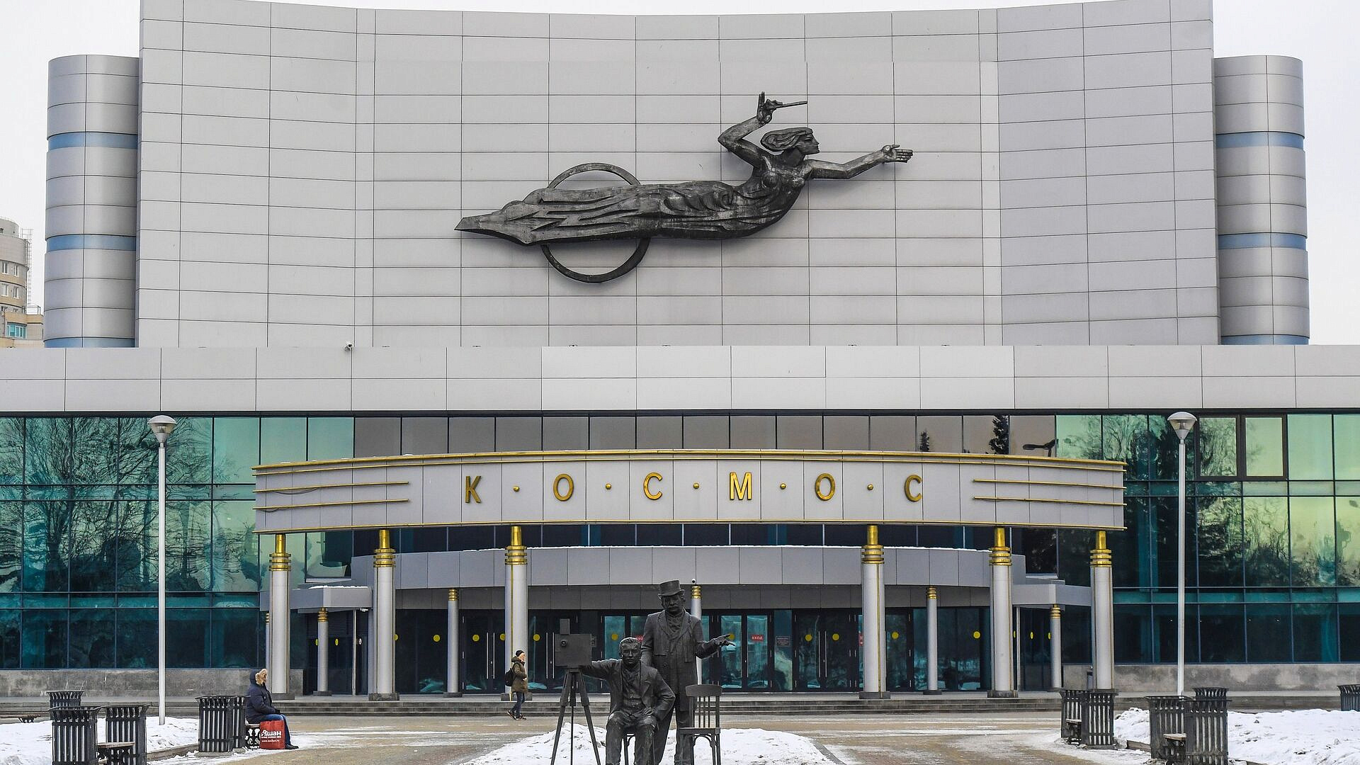 В Екатеринбурге вандалы напали на памятник братьям Люмьер