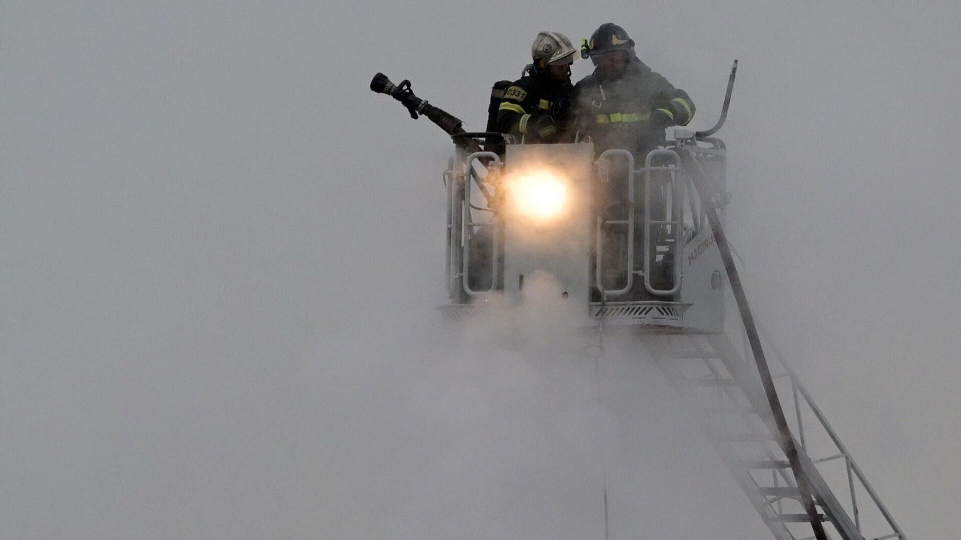 В Петербурге локализовали пожар в производственном здании