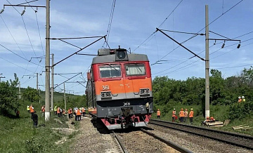 Поезд Саратов — Сириус продолжил движение после схода локомотива