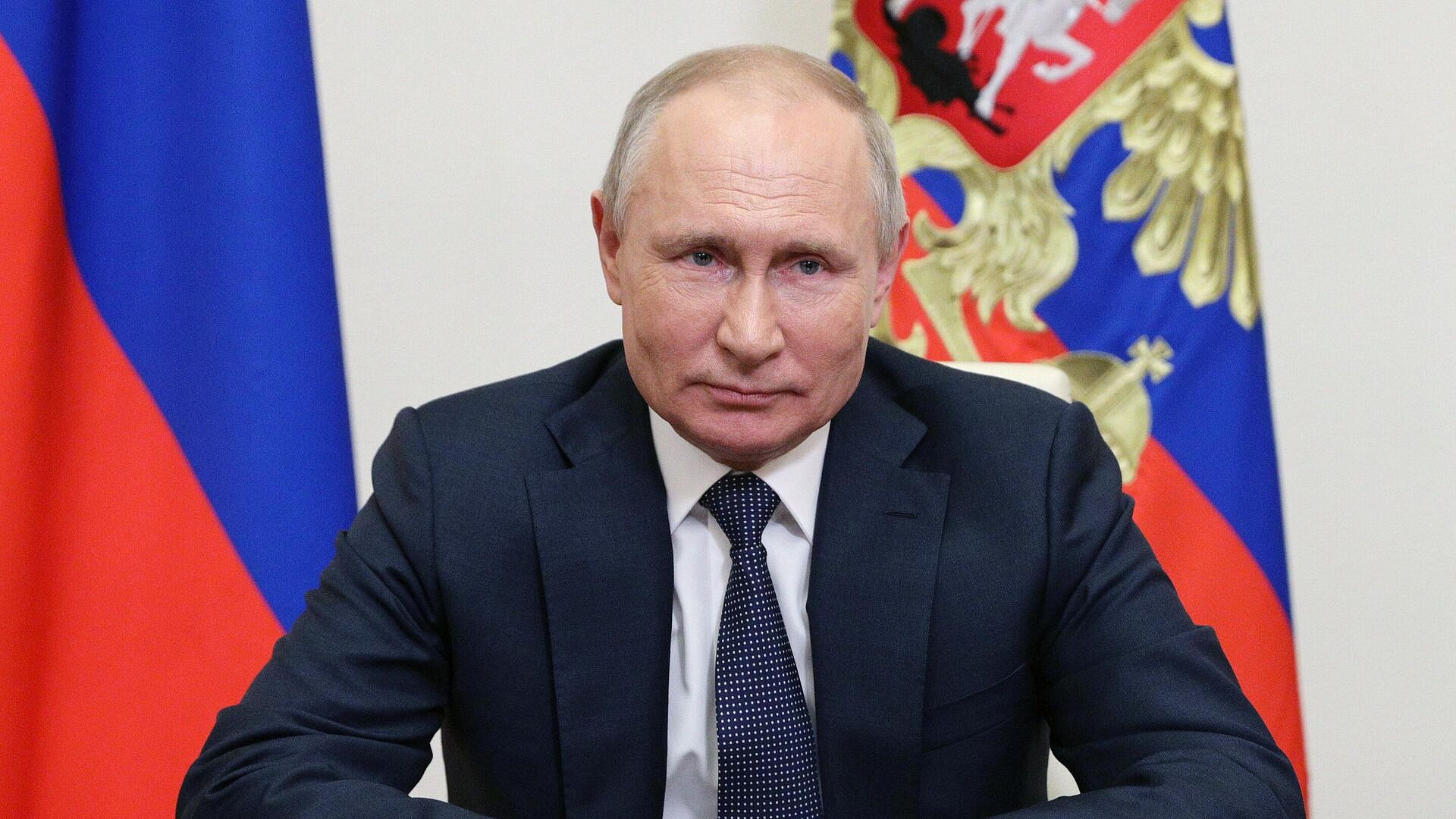Моряки обеспечили России статус великой морской державы, заявил Путин
