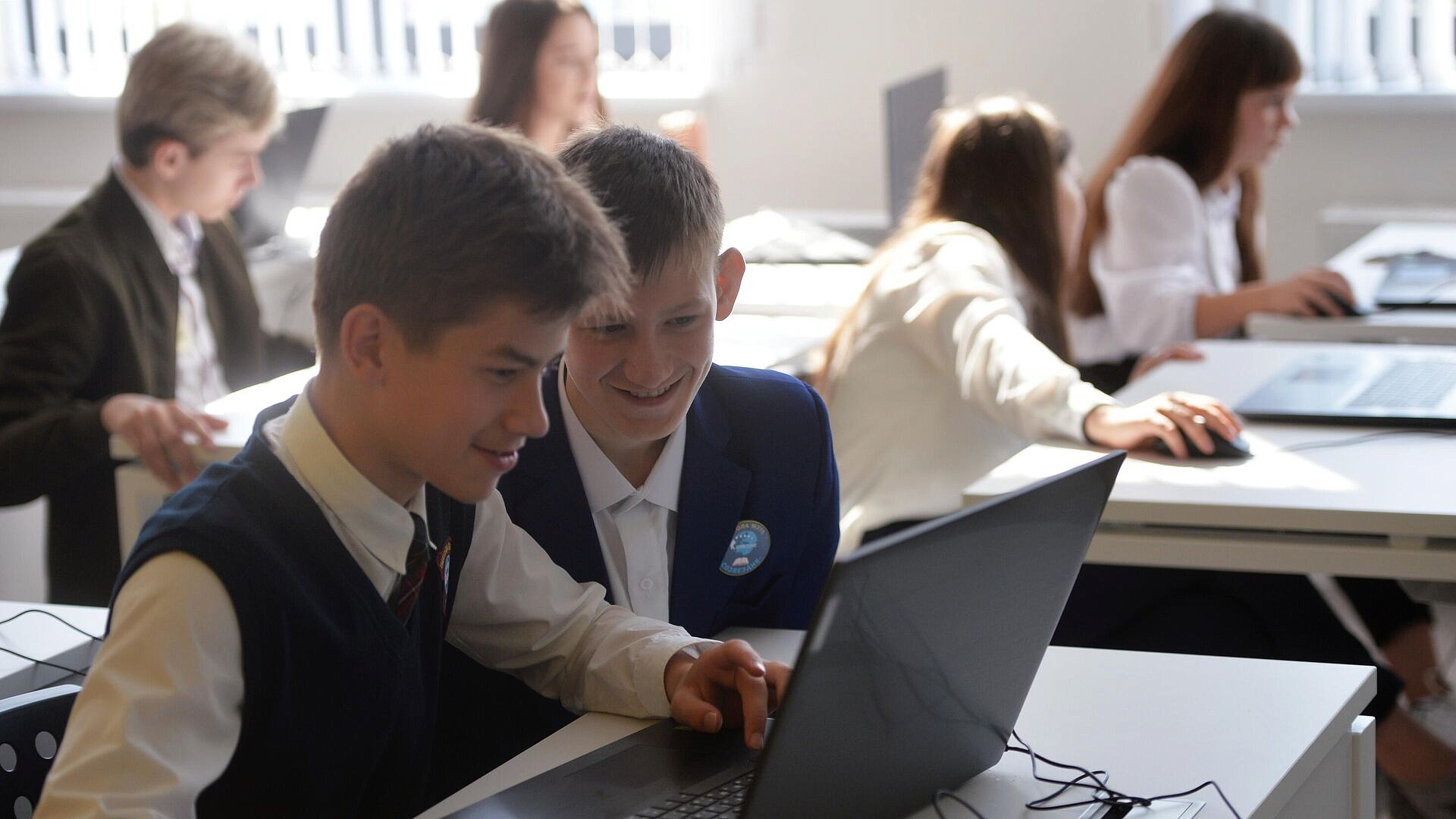 Онищенко оценил перспективы перехода школ на десятилетнее обучение