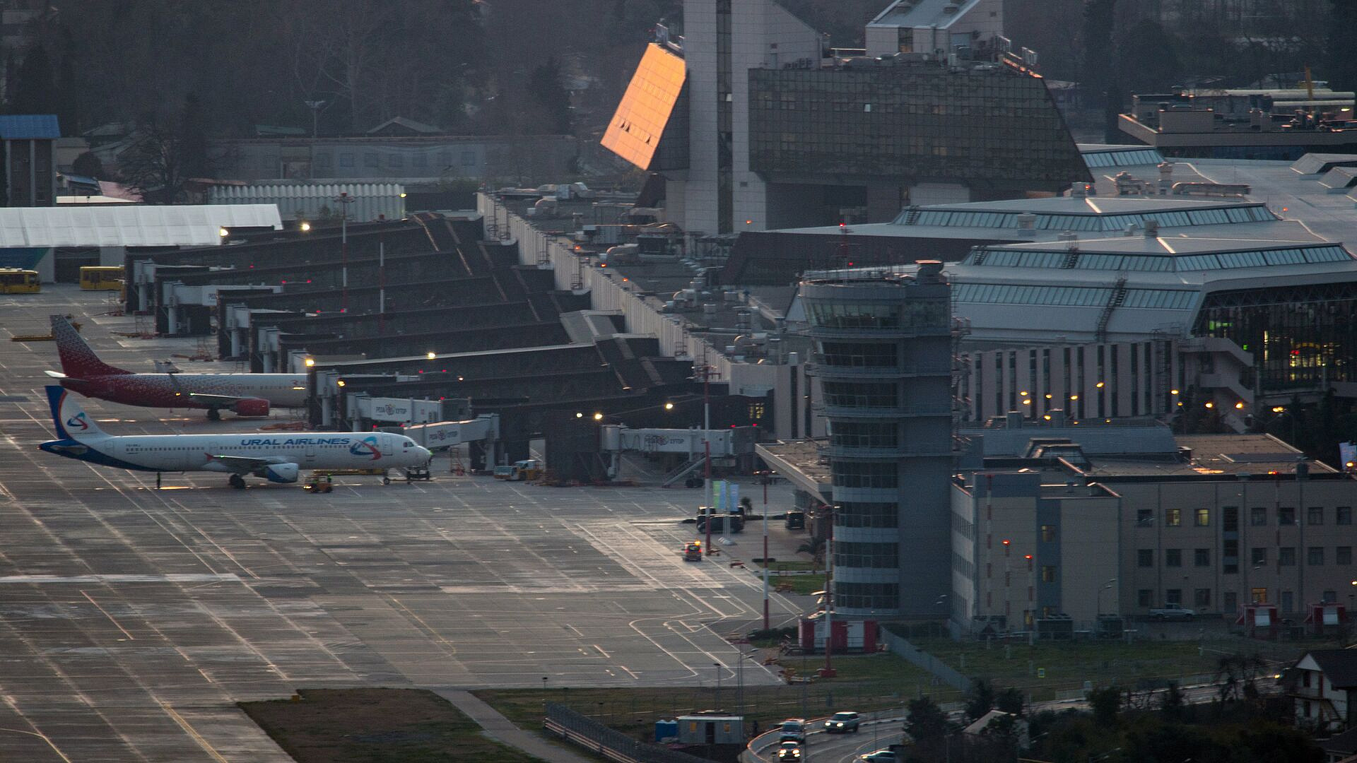 В аэропорту Сочи ввели временные ограничения на полеты