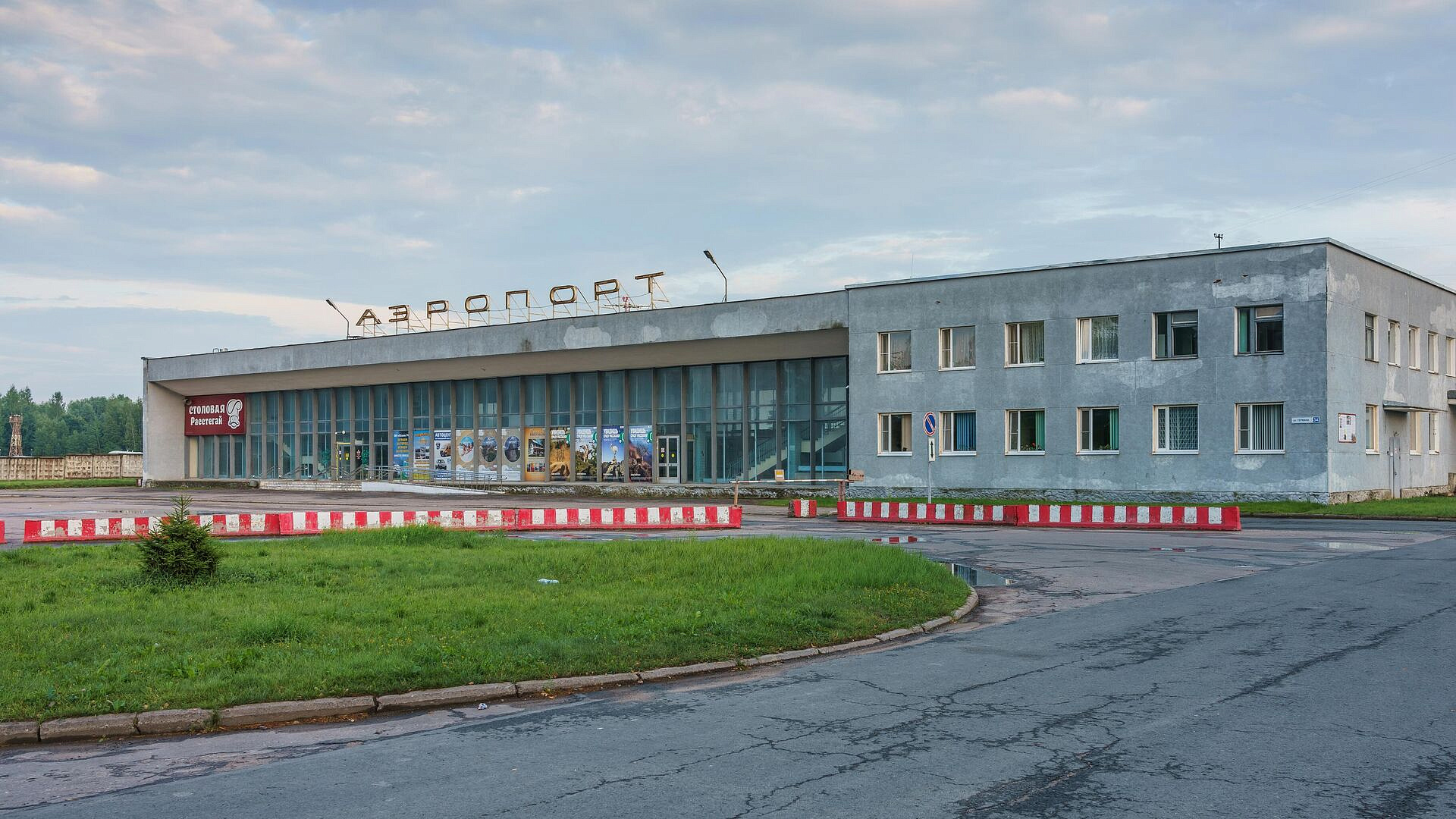 В аэропорту Пскова ограничили прием и выпуск самолетов