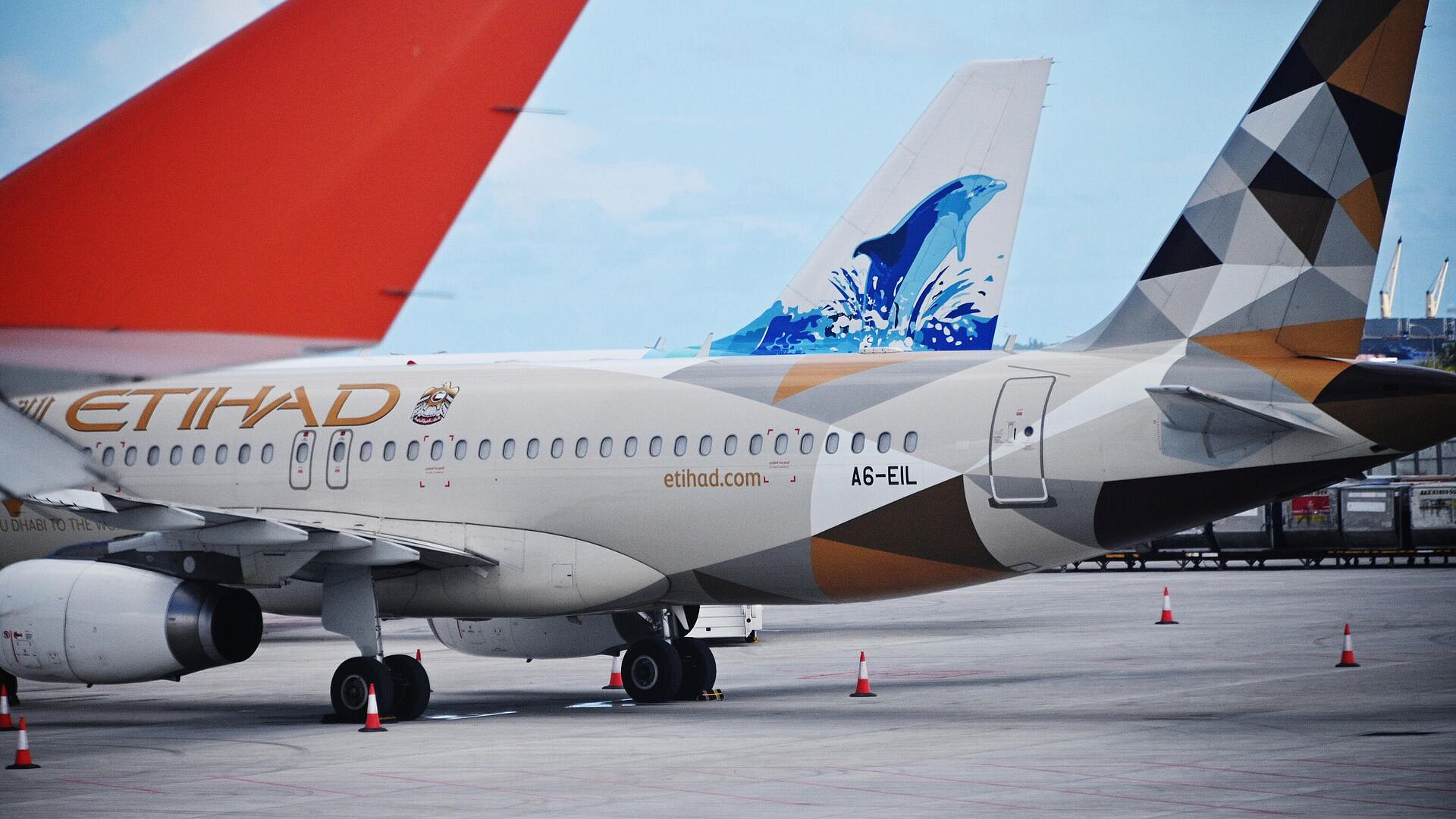 Аэропорт в Мале открыл зал ожидания для застрявших туристов