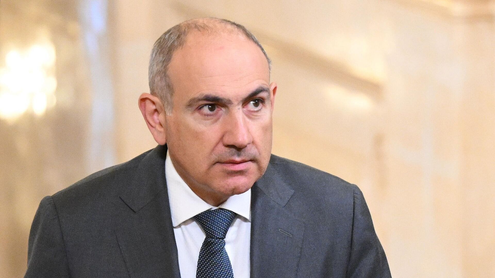Суд в Армении арестовал блогера Аветисяна, назвавшего Пашиняна предателем
