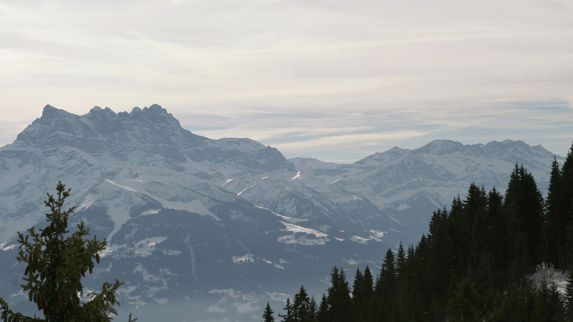 В Швейцарских Альпах нашли тела пяти туристов