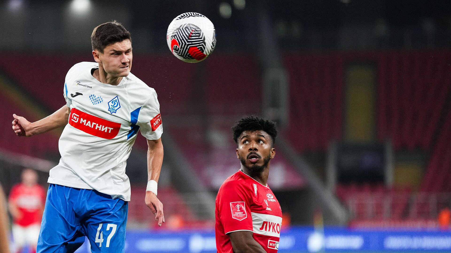 "Зенит" благодаря автоголу Глушкова обыграл махачкалинское "Динамо" 