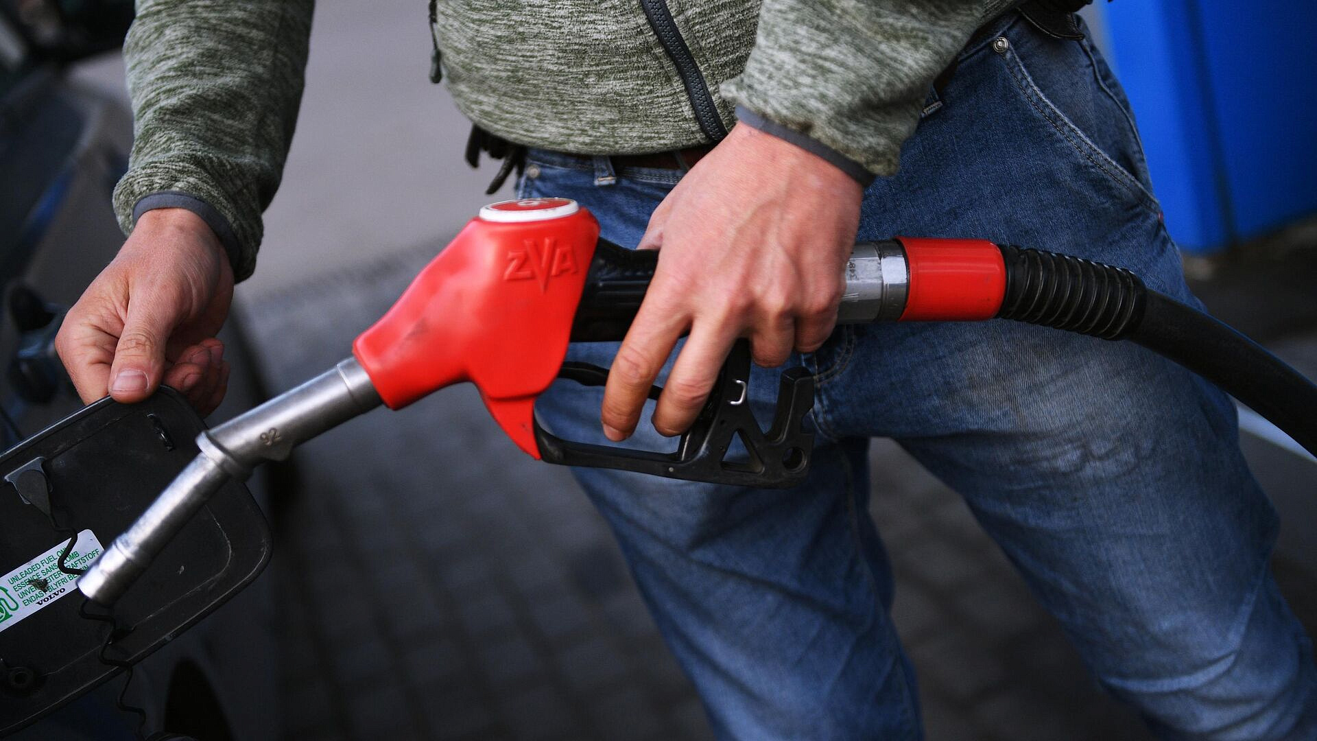 "Нефтьмагистраль" после запроса ФАС снизила цены на все виды топлива